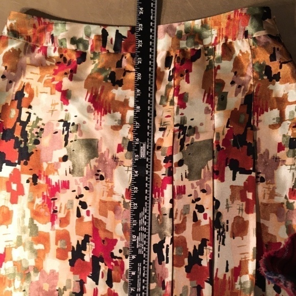 PIERRE CARDIN 100% Polyester SILKY SKIRT, 3-PLEATED FRONT, Red/Gold, Size 12 - Picture 6 of 9